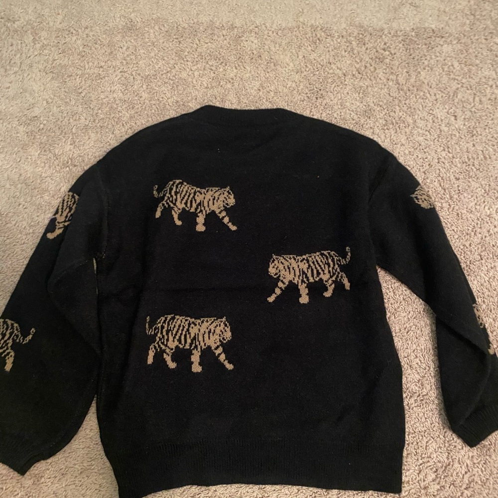 BiBi Black Sweater with Tan Tiger Design - Picture 4 of 5